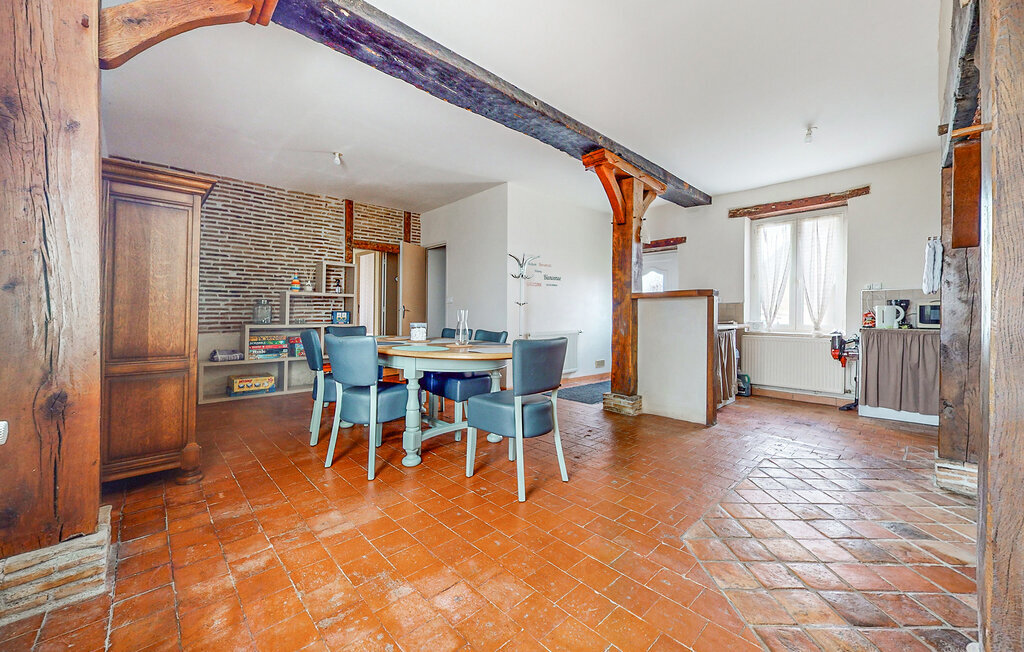 Maison de vacances au cœur du village, poutres et cheminée - Photo 4
