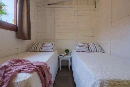CAMPING ESTIVAL VENDRELL PLATJA BUNGALOW 4 STANDARD, Bungalow à Sant Salvador près des plages - Photo 10
