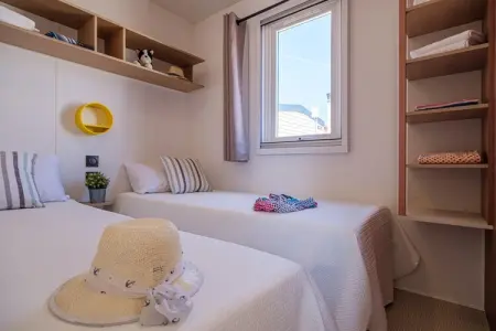 CAMPING ESTIVAL VENDRELL PLATJA Mobile home mediterranea 4 pax, Appartement cosy avec terrasse - Photo 6