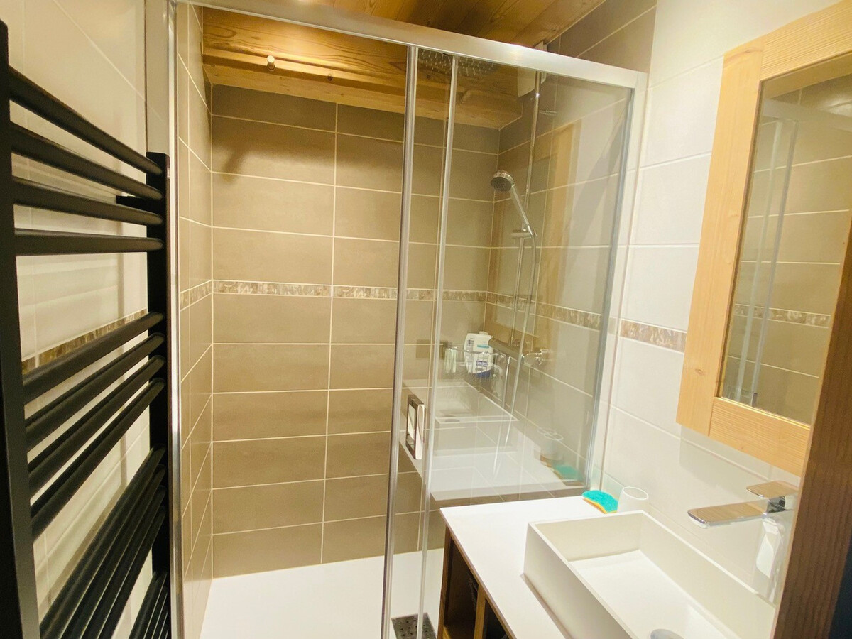 Appartement 54 m² rénové, 3 chambres, balcon sud à La Clusaz - Photo 11