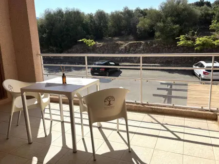 Location appartement à Saint Florent, Studio climatisé avec piscine et parking à Saint-Florent