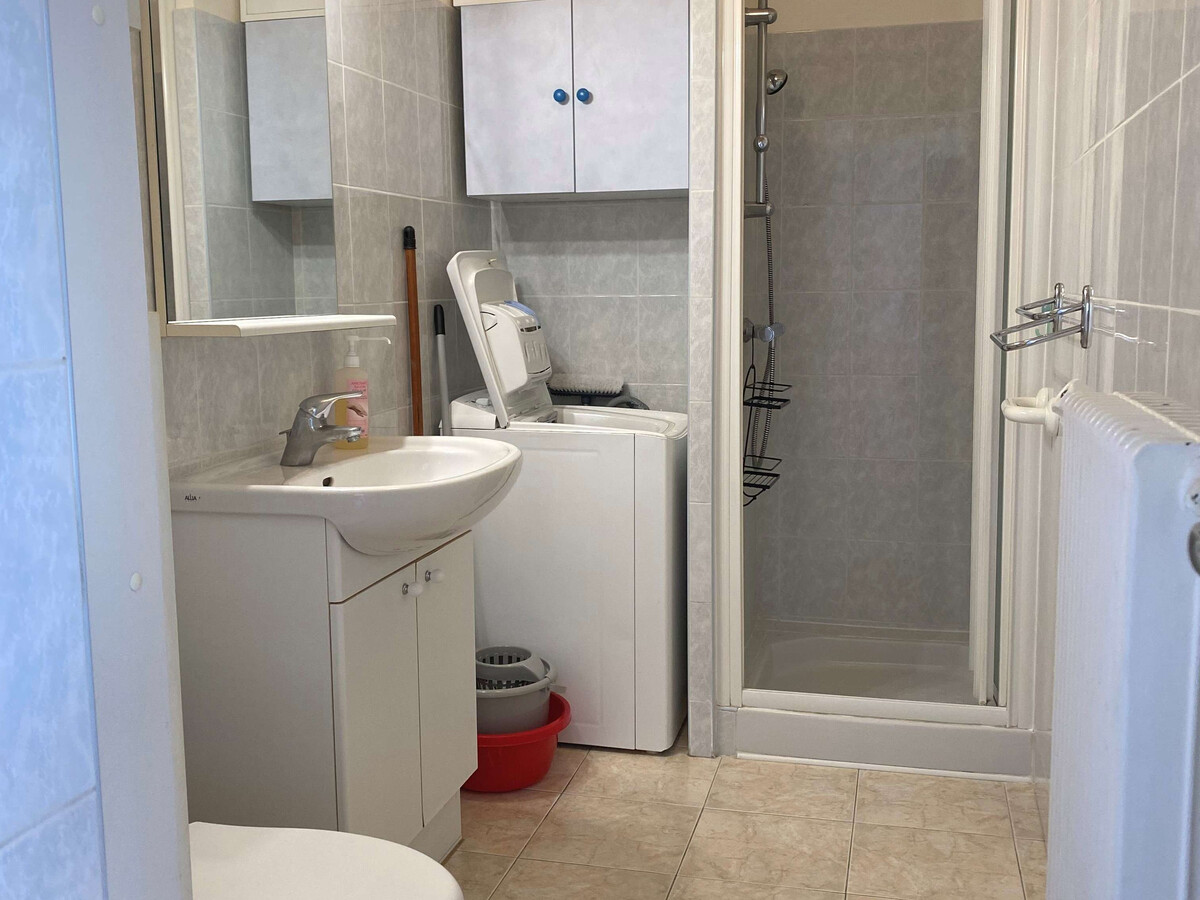 T2 ensoleillé face aux Thermes, parking privé - Photo 9