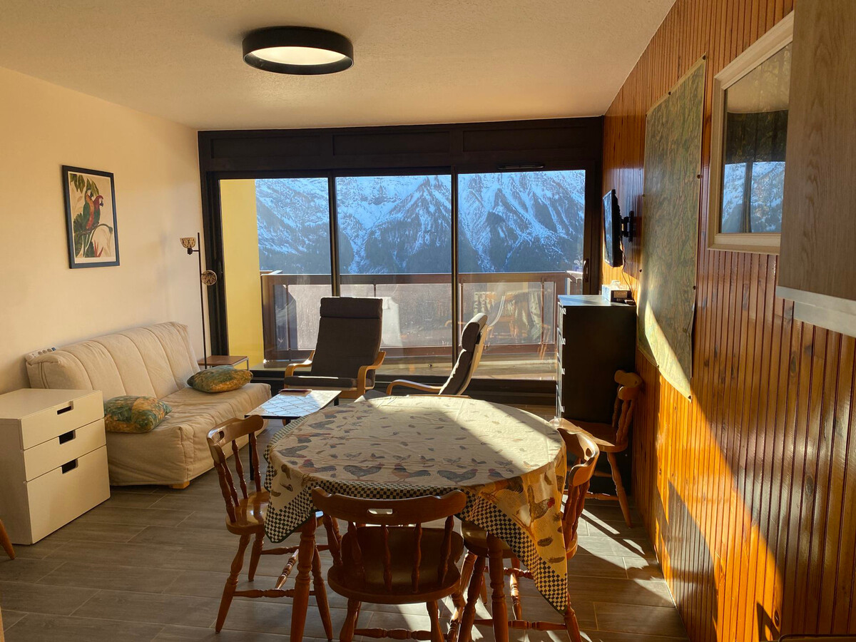 Appartement 3 pièces rénové, vue 360° montagnes - Photo 2