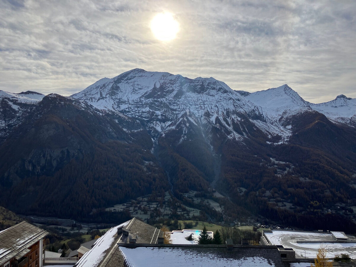 Appartement 3 pièces rénové, vue 360° montagnes - Photo 11