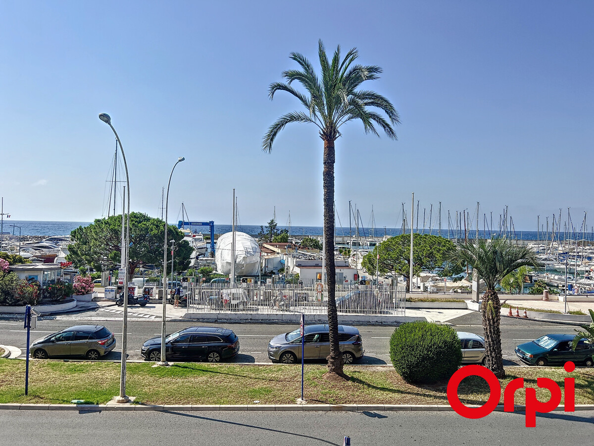Studio rénové face mer avec terrasse à Menton - Photo 13