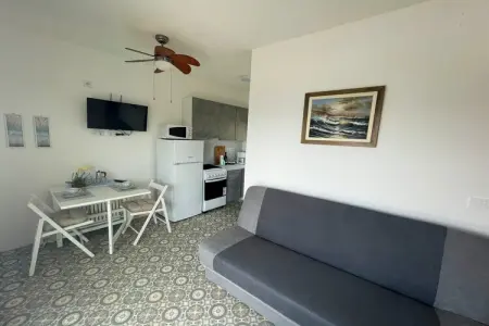 Location appartement à Karlobag, Apartments Sun 4 You - One Bedroom Apartment with Terrace and Sea View (Apartment 1)