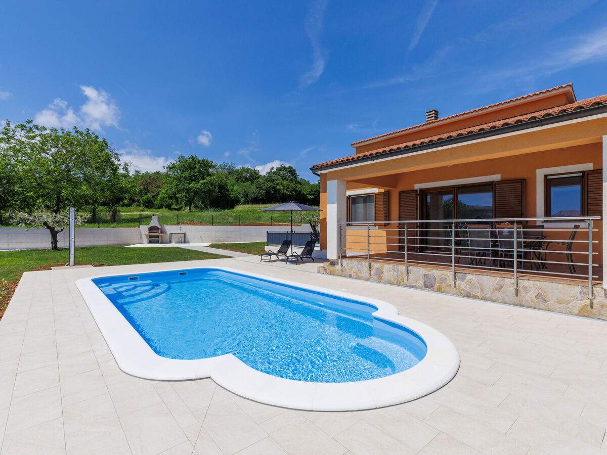 Maison Tina, 3 chambres avec piscine privée à Žminj - Photo 1