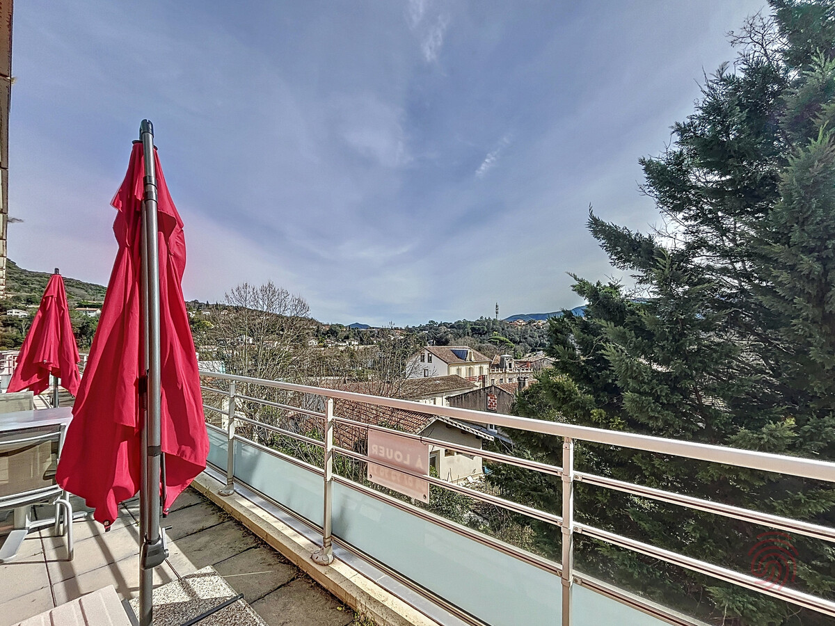 F3 climatisé 65m² terrasse vue montagnes à Lamalou-les-Bains - Photo 17