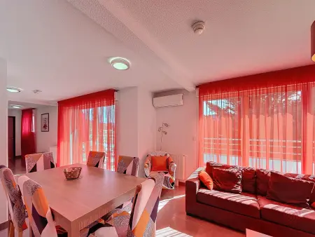 Location appartement à Lamalou les Bains, Bel F3 climatisé avec parkings, terrasse et vue sur montagnes à 50m du centre et des thermes