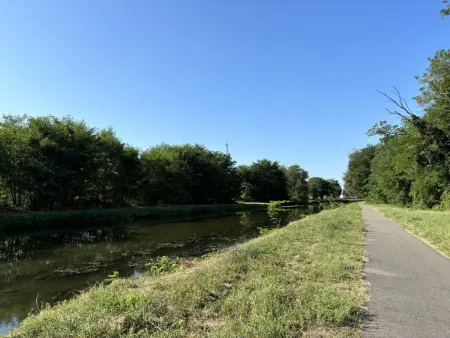 Gîte 4 pers. entre canal et Loire, jardin 600m² : photo 17