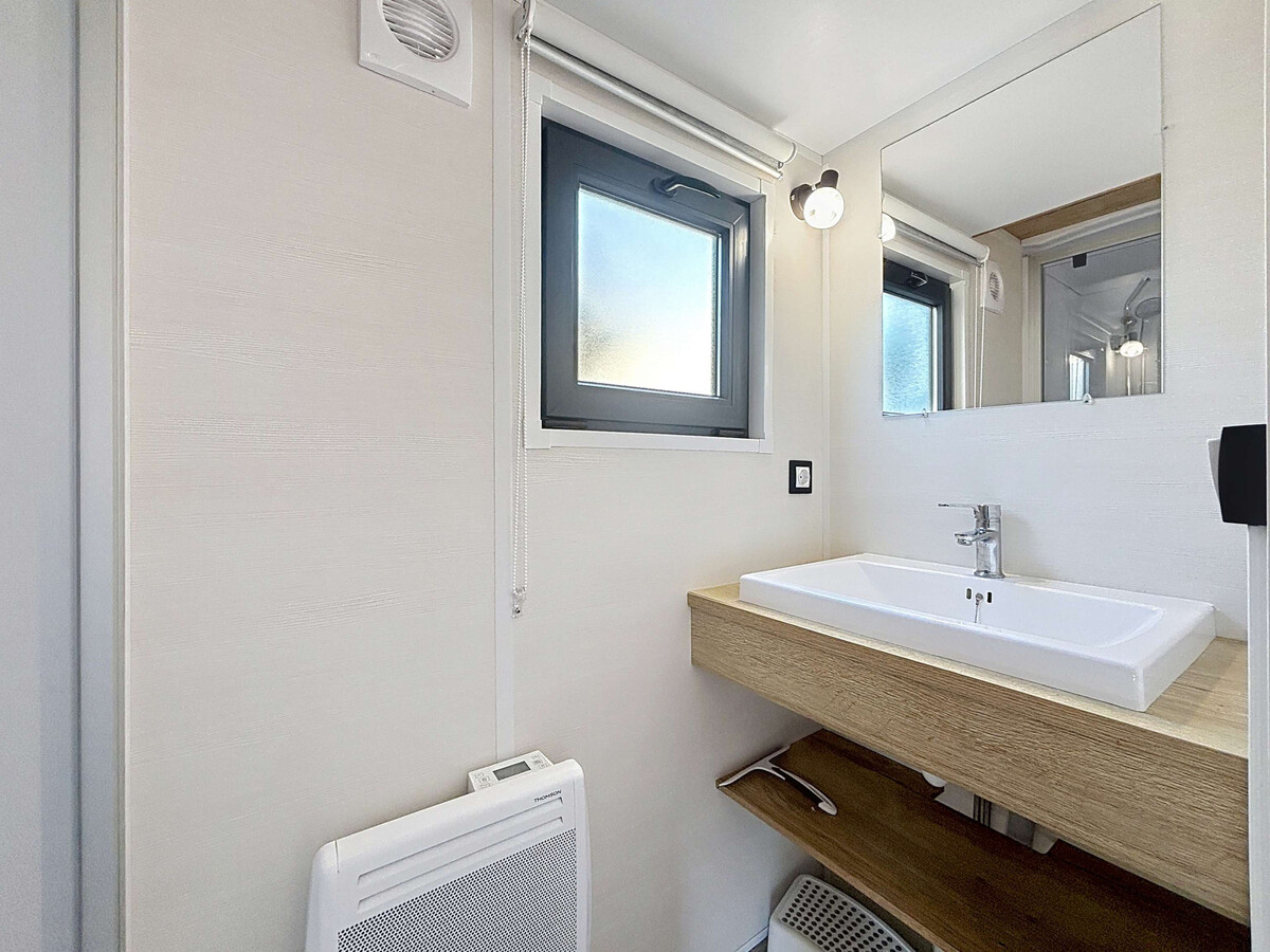 Tiny House bois avec terrasse à Jullouville, 200m plage - Photo 8