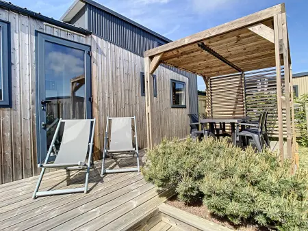 Location mobil home à Jullouville, Tiny House bois avec terrasse, piscine, wifi, animaux admis, parking - 200m de la plage