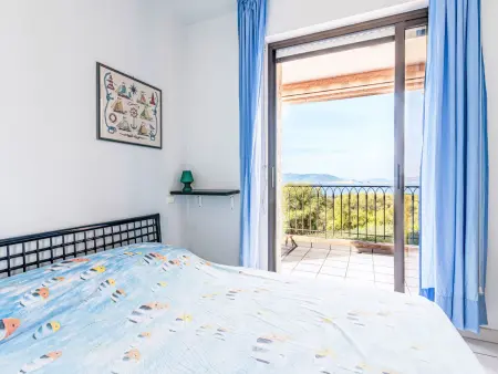 Appartement Giulia II à Lumio, terrasse vue mer : photo 12