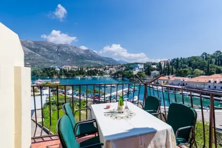 Location appartement à Cavtat, Apartments & Rooms Mihajica- Two Bedroom Apartment with Balcony and Sea View