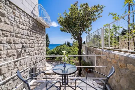 Location appartement à Mlini, Guest House Villa Nina- Two Bedroom Apartment  with  Terrace and Sea View (Apt67)