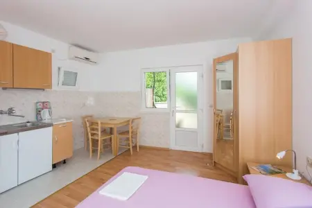 Location appartement à Mlini, Apartments Bibijana- Superior Studio Apartment with Patio and Sea View (APARTMAN 4)