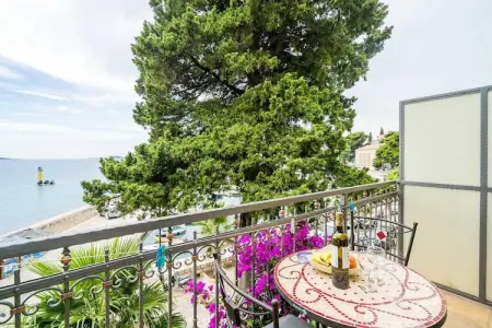 Location appartement à Mlini, Apartment Villa Palma- Studio Apartment with Balcony and Sea View (Studio apartman 1)