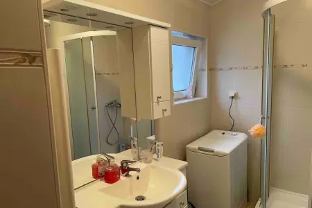 Location appartement à Šibenik, Apartment Luka - One Bedroom Apartment with Balcony and Sea View