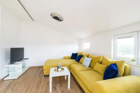 Location appartement à Posedarje, Apartments Mistral - Three Bedroom Apartment with Balcony and Shared Pool