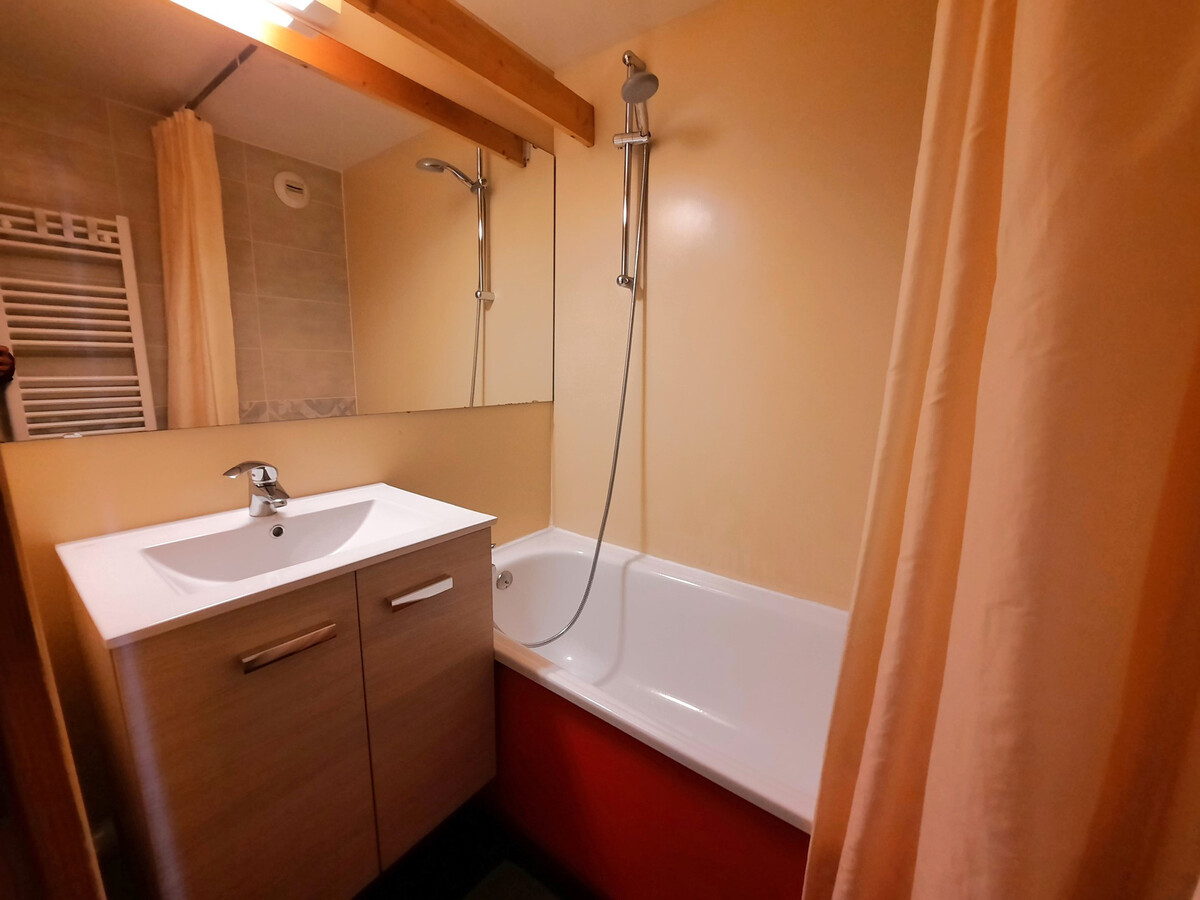 Studio cabine 4 pers, balcon, vue pistes aux Menuires - Photo 6