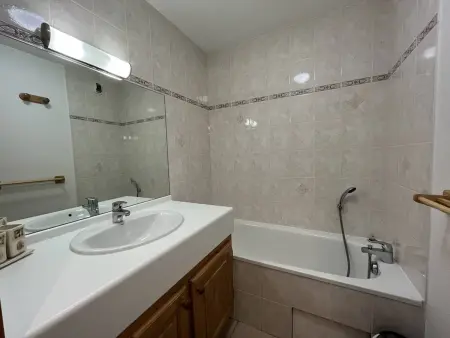 Appartement cosy 3 pièces, 6 pers, balcon, proche pistes et centre, animaux admis - Photo 4