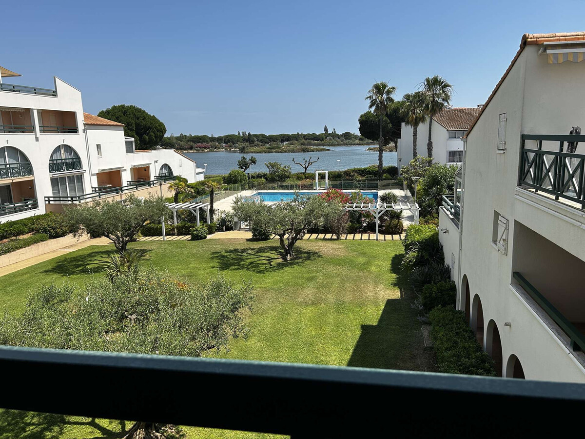 Appart 2 pièces vue lac à Port Camargue, piscine et parking - Photo 5