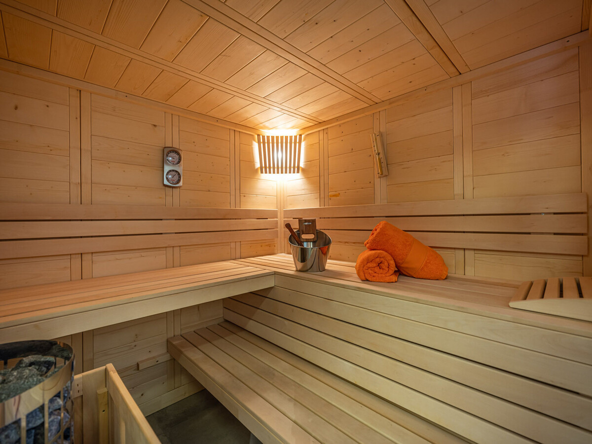 Chalet 176m² skis aux pieds, jacuzzi et sauna - Photo 14