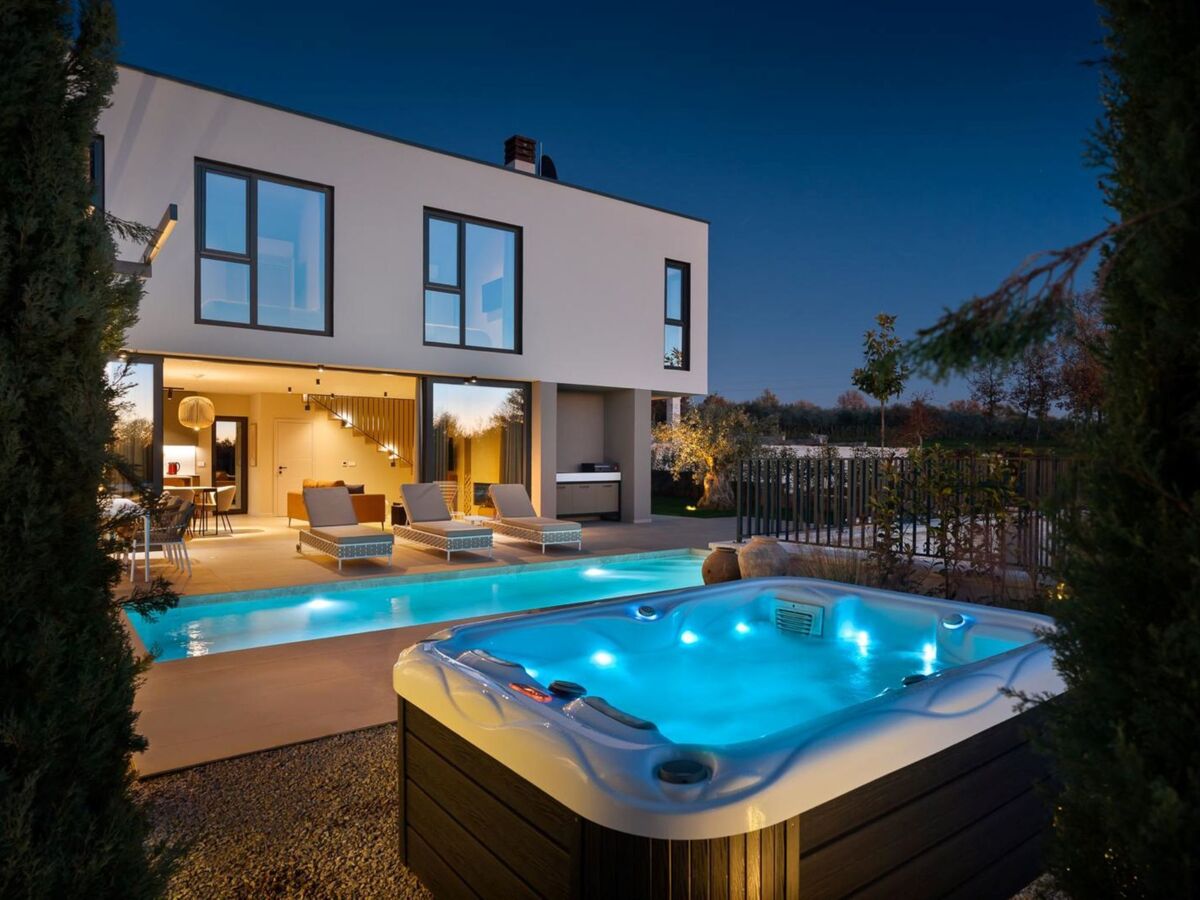 Maison Tia 2 : piscine chauffée privée à Poreč - Photo 15