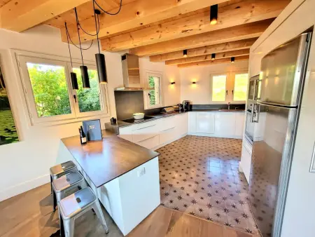 Chalet 6 chambres pour 12 pers avec cheminée et WiFi, vue montagnes - Photo 1