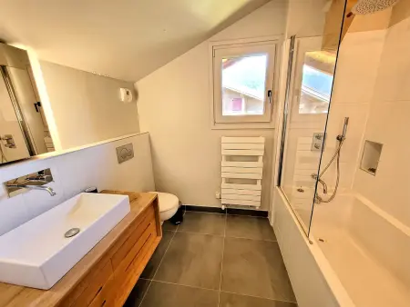 Chalet 6 chambres pour 12 pers avec cheminée et WiFi, vue montagnes - Photo 6
