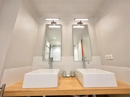 Chalet 6 chambres pour 12 pers avec cheminée et WiFi, vue montagnes - Photo 12