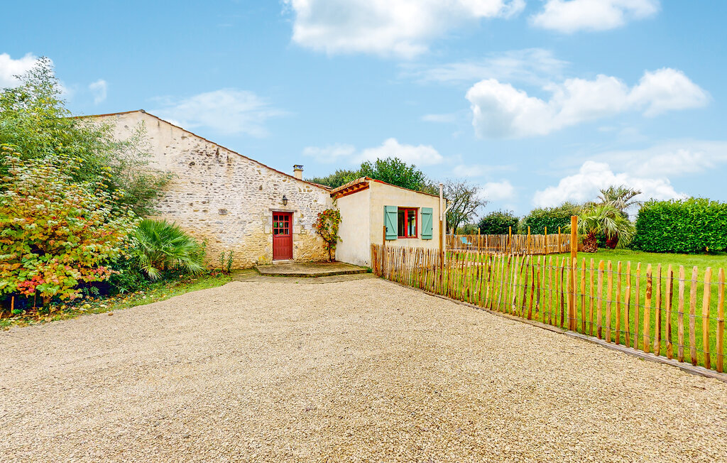 Maison charentaise avec piscine privée à Rioux - Photo 12