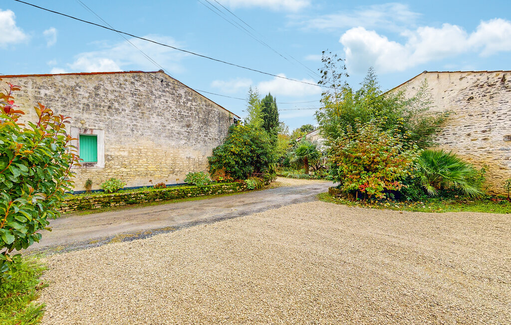 Maison charentaise avec piscine privée à Rioux - Photo 13