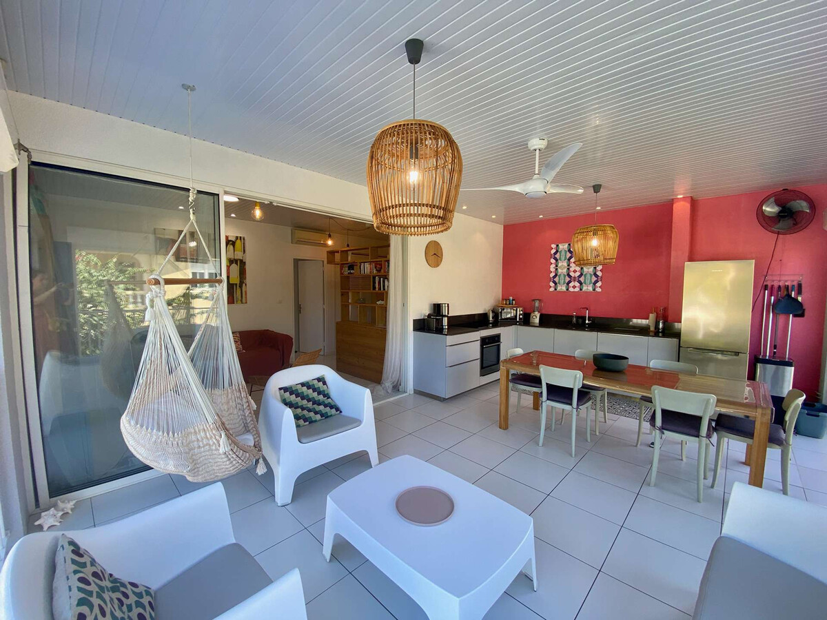 T3 La Maison Bleue avec terrasse couverte à Sainte-Anne - Photo 5