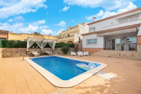 Location maison à Vilanova i la Geltrú, Maison de vacances haut de gamme avec piscine