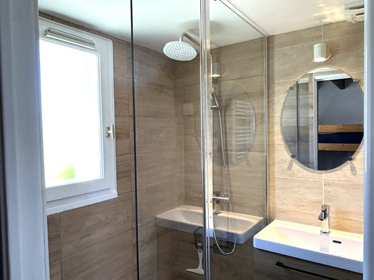 Maisonnette 2 chambres avec véranda, piscine chauffée à Guidel - Photo 11