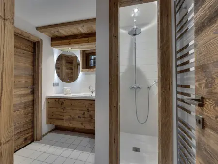 Chalet 6 chambres skis aux pieds, piscine et sauna : photo 8
