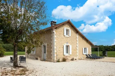 Maison de gare rénovée avec roulotte et piscine à Hautefort : photo 17