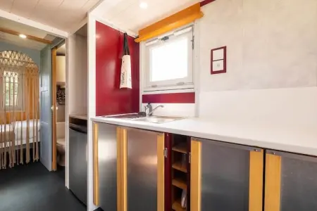 Maison de gare rénovée avec roulotte et piscine à Hautefort : photo 18