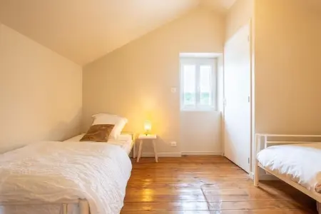 Maison de gare rénovée avec roulotte et piscine à Hautefort : photo 22