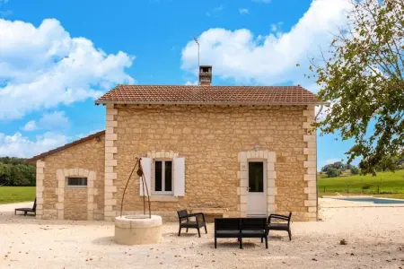 Maison de gare rénovée avec roulotte et piscine à Hautefort : photo 29
