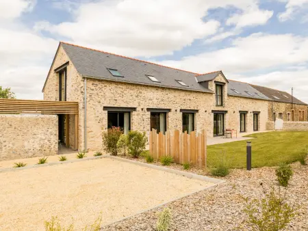 Location gite à Varades, Longère moderne avec spa, billard, babyfoot, salle de sport, hammam, et Wi-Fi