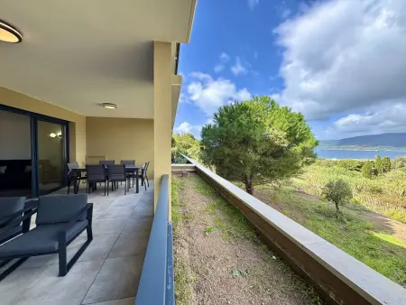 Location appartement à Propriano, T2 moderne proche centre, climatisé avec parking, vue mer