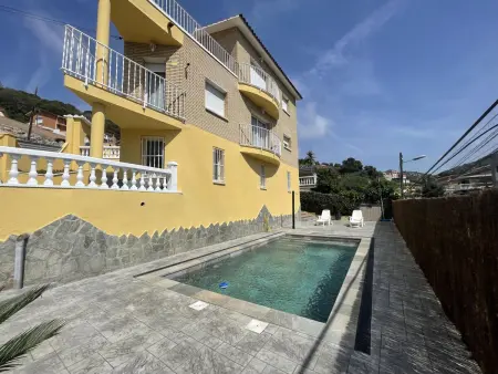 Location villa à Cubelles, Maison Sérénité: Nature, Jacuzzi & Parking à Cubelles