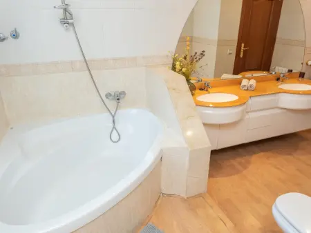 Villa 4 étages, piscine privée et garage à Cubelles : photo 18