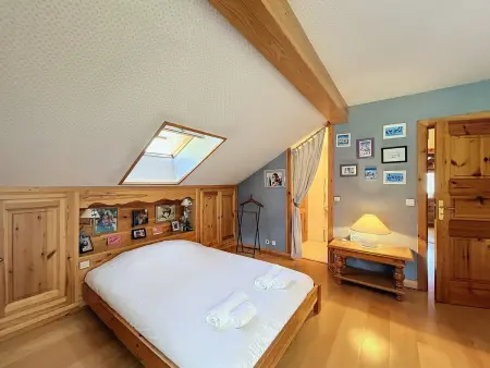 Chalet rénové avec cheminée et terrasse, proche télécabine - Photo 3