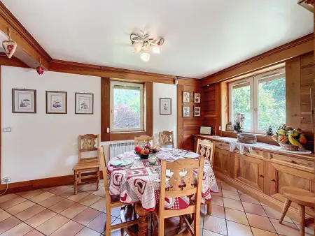 Chalet rénové avec cheminée et terrasse, proche télécabine - Photo 4