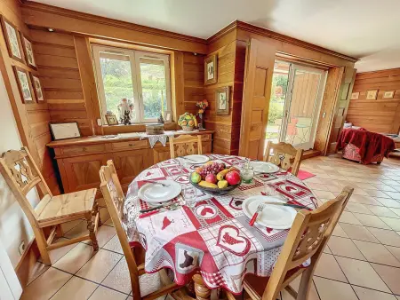 Chalet rénové avec cheminée et terrasse, proche télécabine - Photo 9