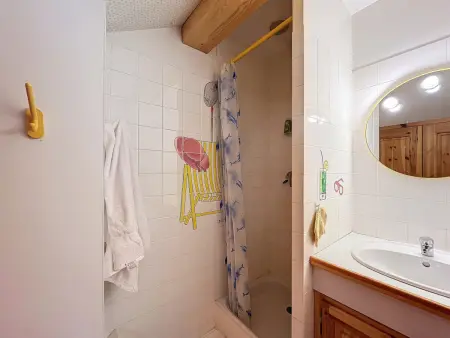 Chalet rénové avec cheminée et terrasse, proche télécabine - Photo 11
