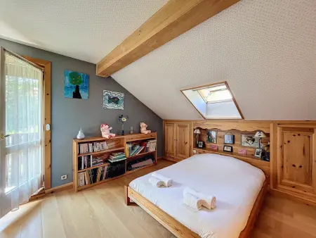 Chalet rénové avec cheminée et terrasse, proche télécabine - Photo 13